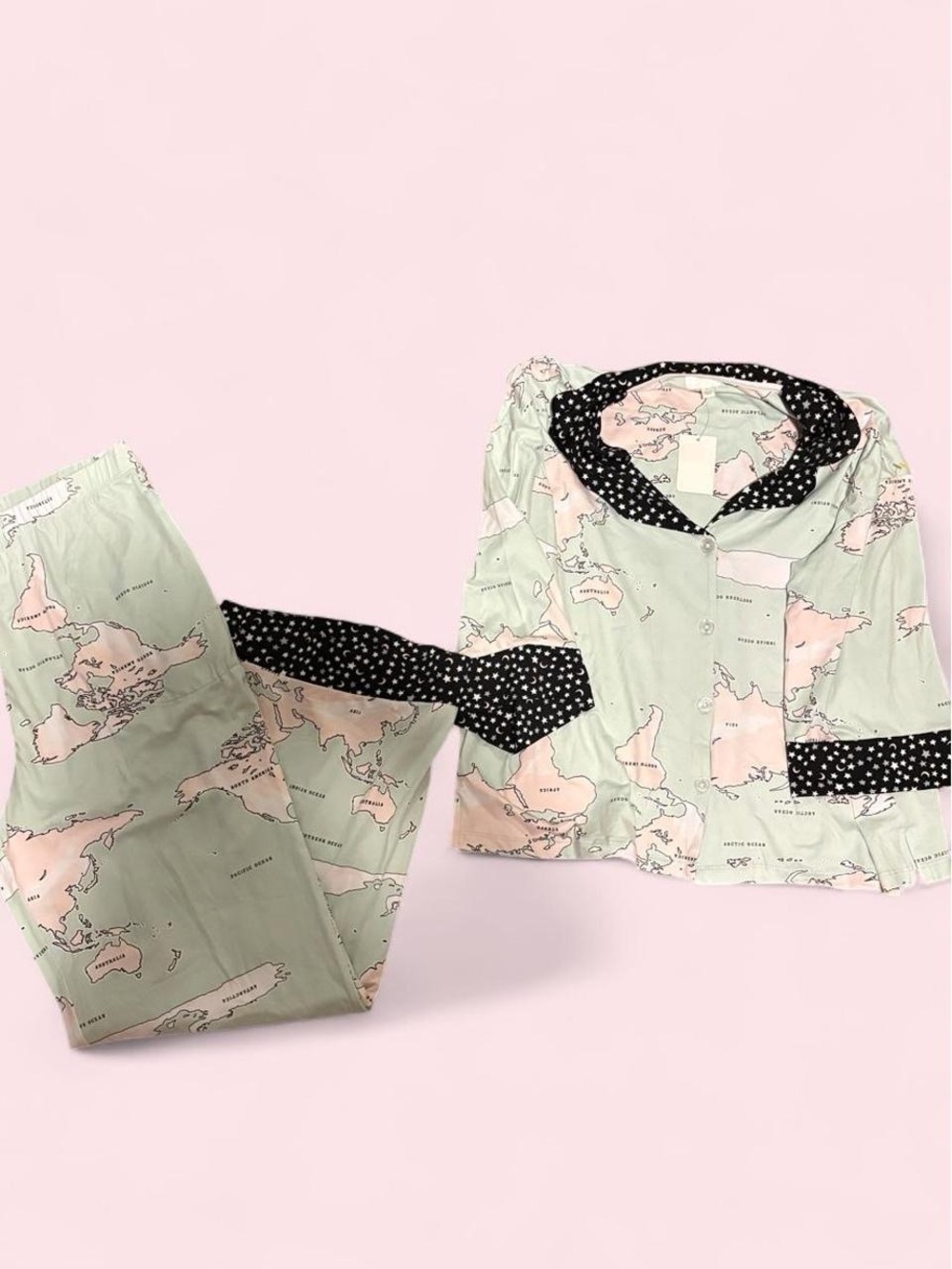 Adorable NWT map print pj set women’s large pants have pockets